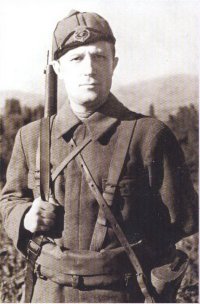 Ванчо Михајлов, со ВМРО уникатна униформа „ крумката “ 